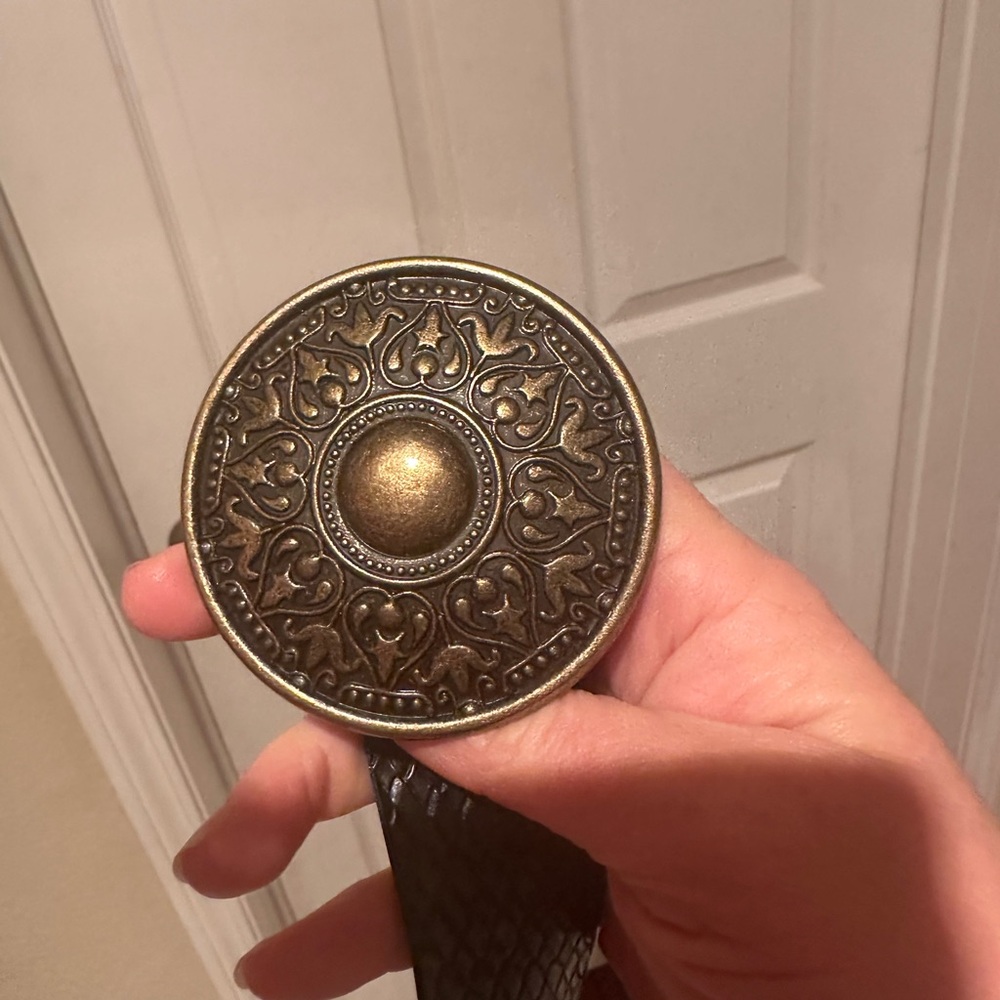 Ornate Round Antique Brass Belt Buckle - Gold Tone m/l